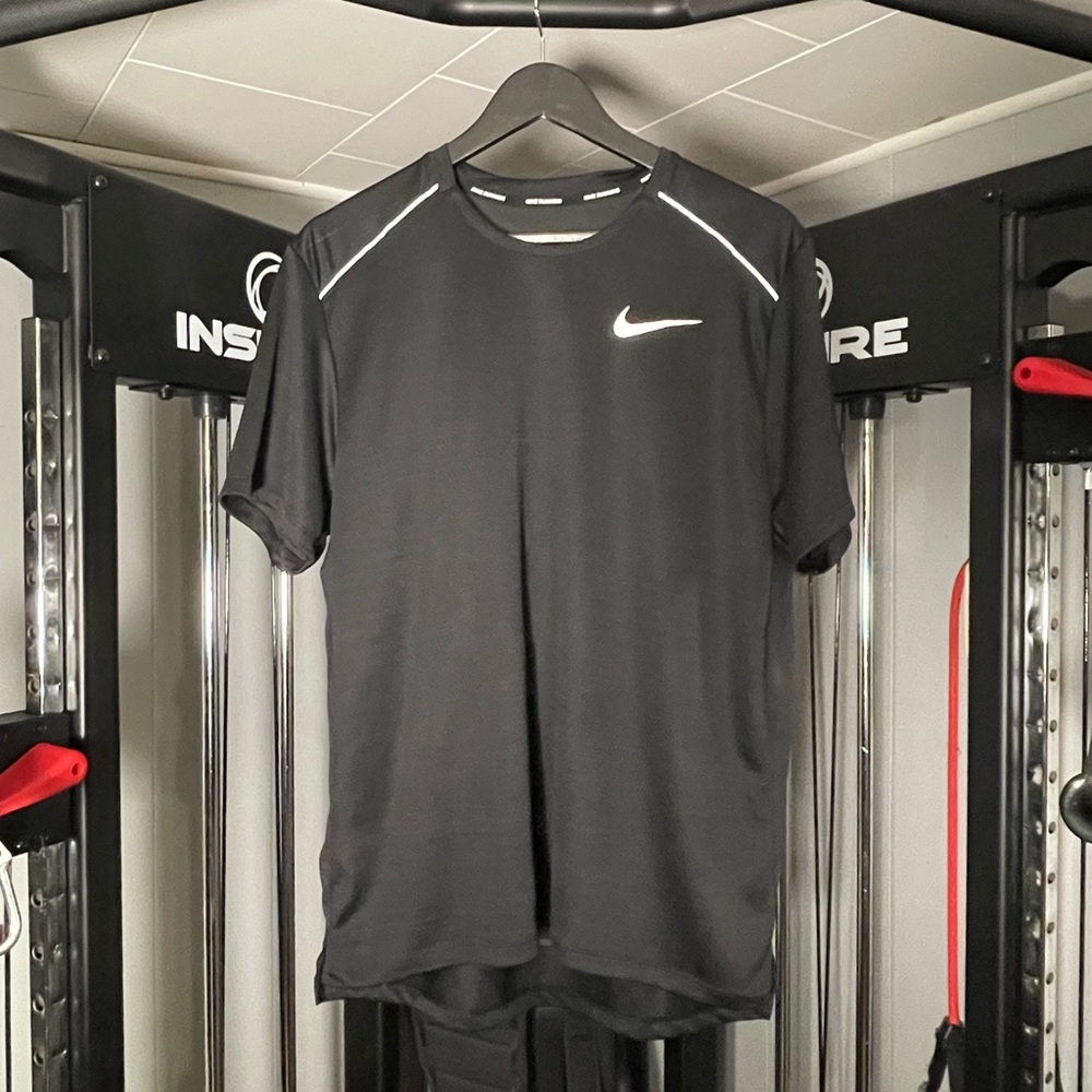 Nike reflective running tee in large